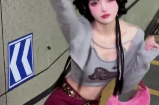 谢娜成都演唱会想看人数超35万艺人跨界为何引争议